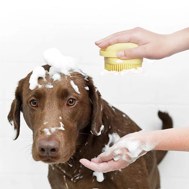 Esponja / escova para banho de cachorros / pets com dispensador de shampoo / sabonete - silicone, com encaixe na mão.